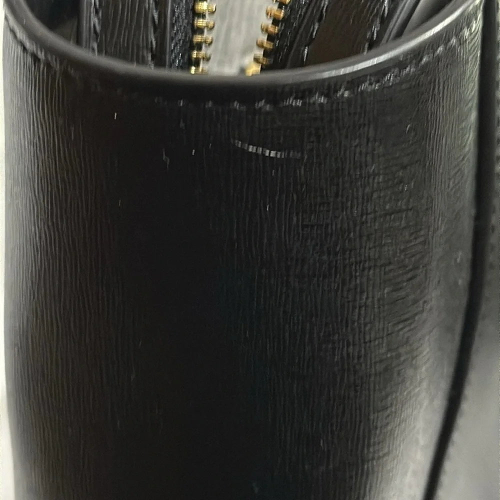 Tory Burch Robinson Tote in Black Saffiano Leather - EUC